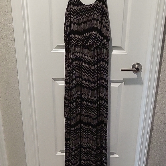 Lush Dresses & Skirts - Lush Black and Gray Patterned Maxi Dress